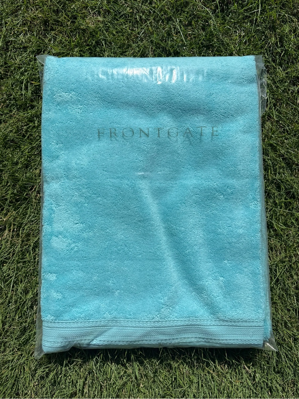 Frontgate Resort Beach Towel - Icy Blue - NWT
